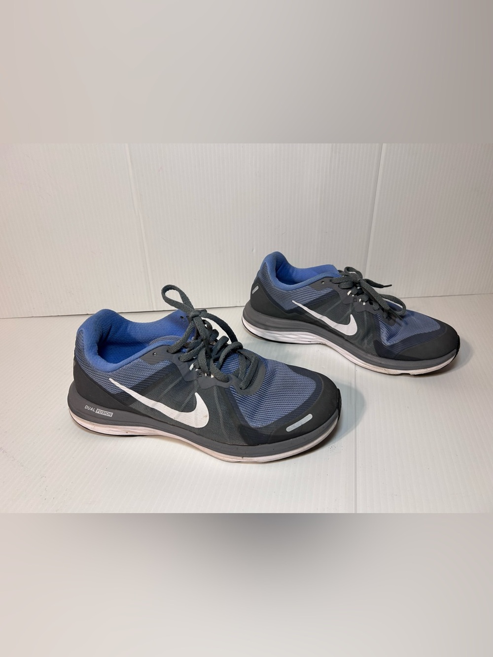 Nike blue/gray sneakers shoe women size 9